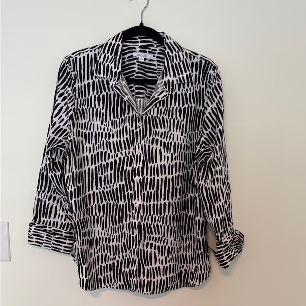 Chicos Black White Abstract Print Button Down Shirt Size 2 Large